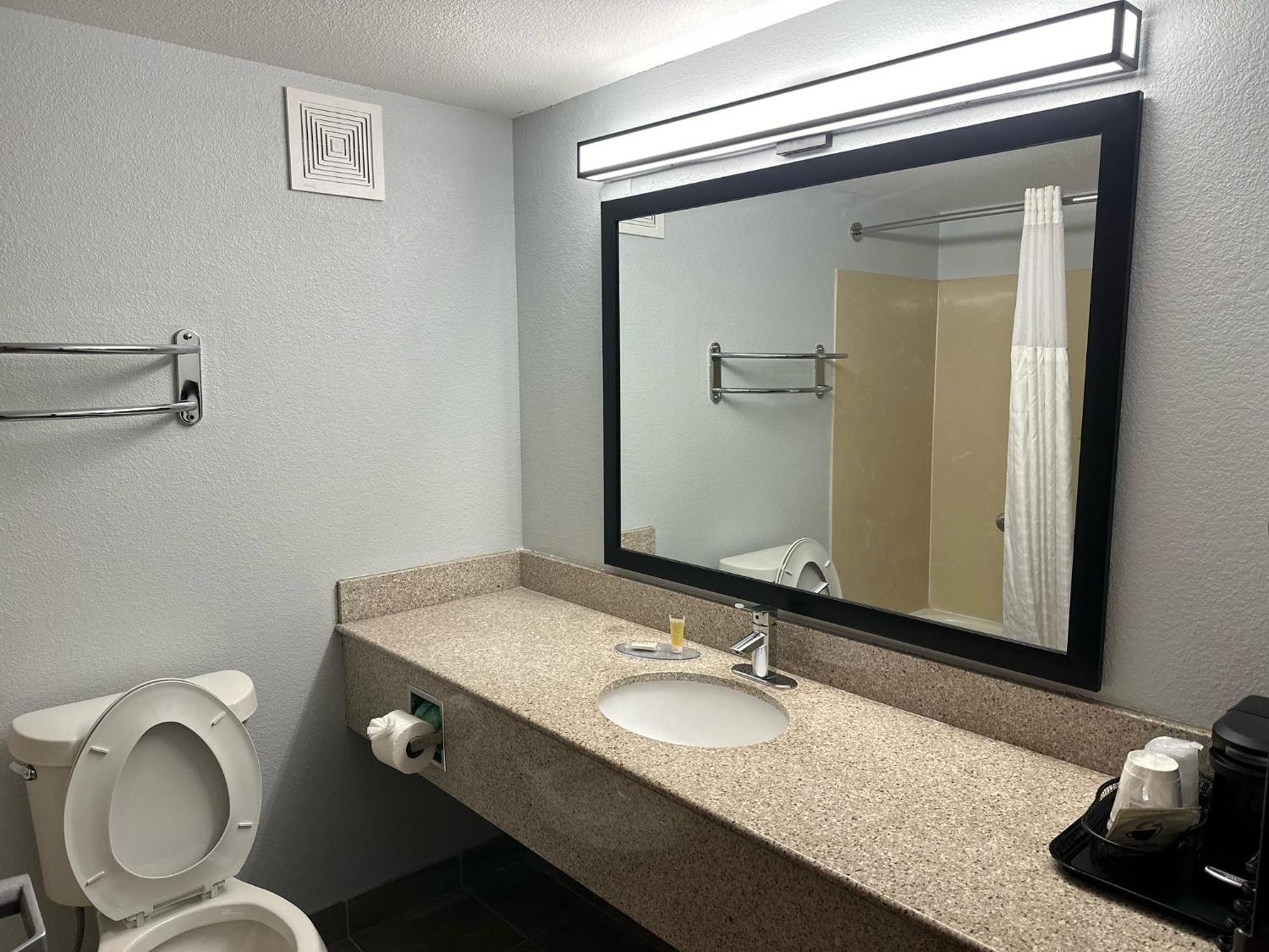 Hotel Super 8 By Wyndham Alexandria La Extérieur photo
